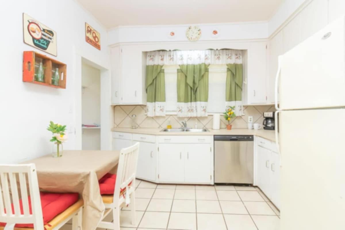 The Parkside Lakebottom Park At Doorstep! Holiday home Columbus